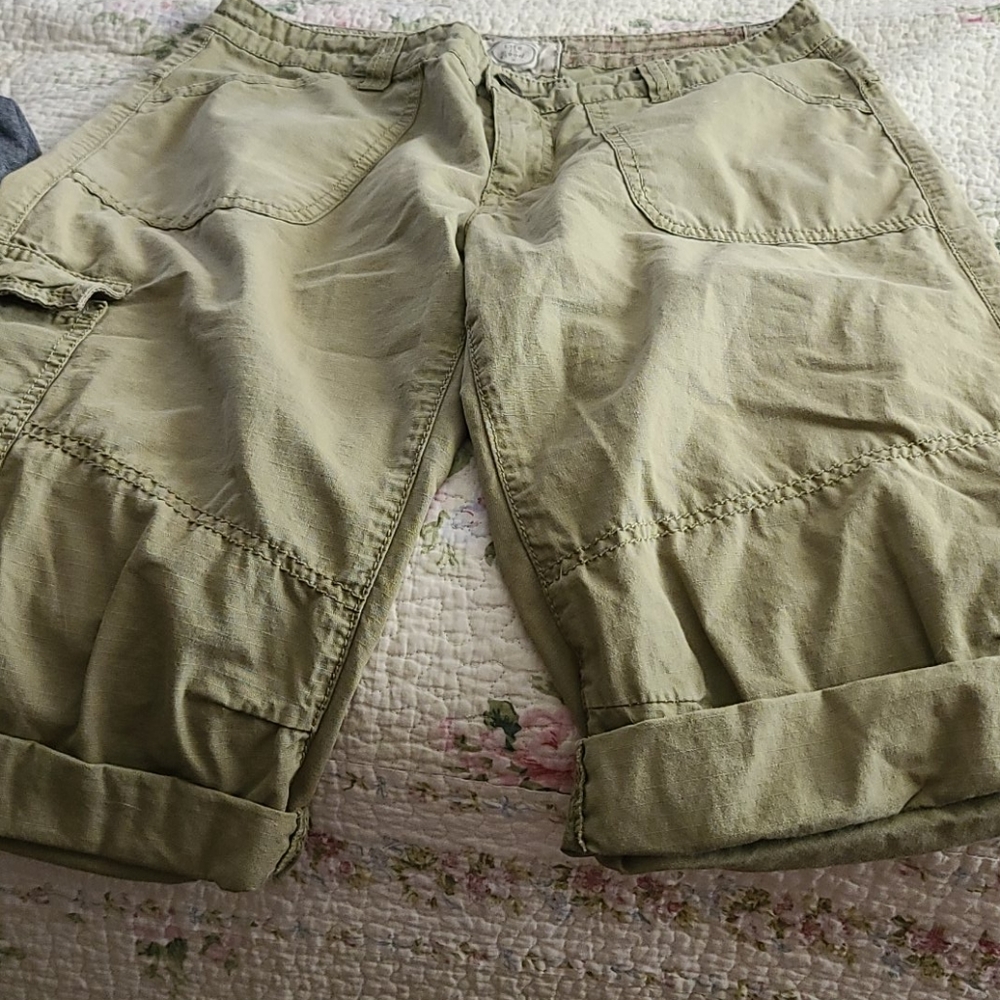 Life is good capris